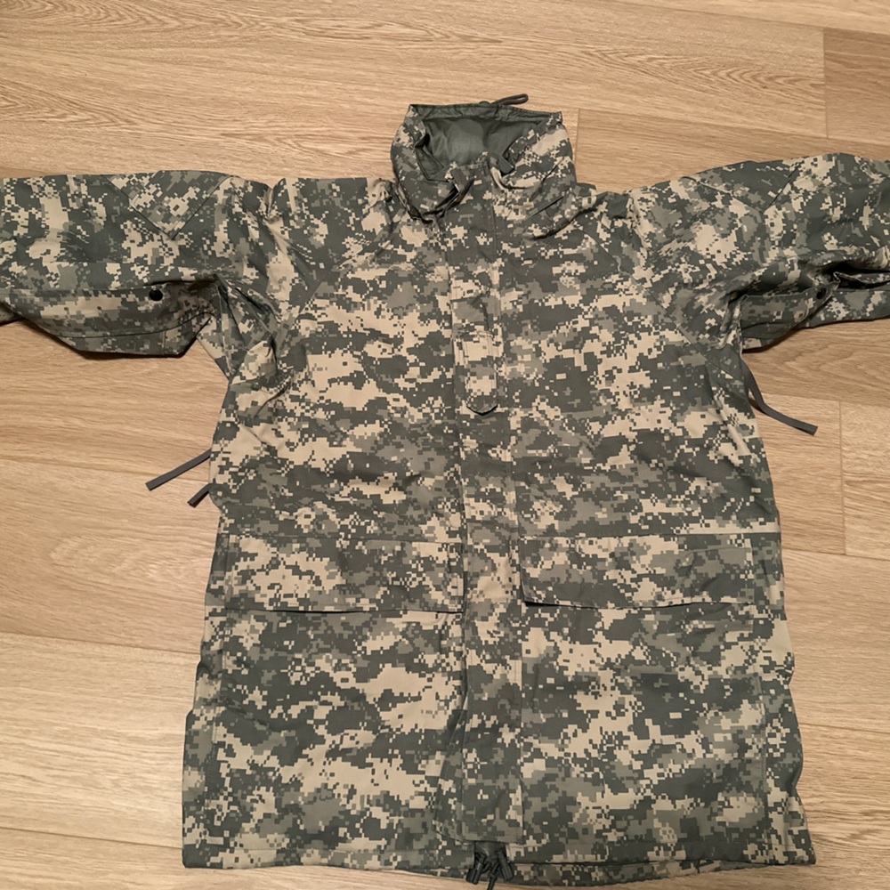US Army Medium Regular Gore-Tex ACU Digital Camo Jacket